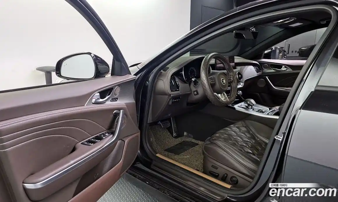 Kia Stinger 2021 3.3 Автомат в Москве № 1173065, фото 10