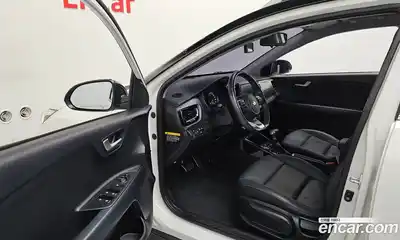 Kia Stonic 2019 1.4 Автомат в Москве № 1173067, миниатюра 9