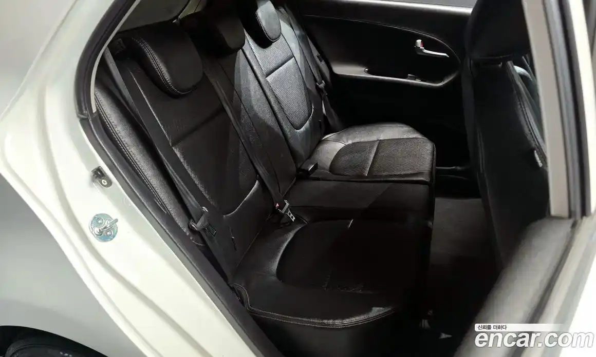 Kia Morning 2014 1.0 Автомат в Москве № 1173157, фото 12