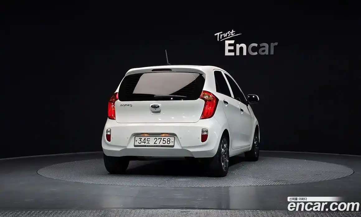 Kia Morning 2014 1.0 Автомат в Москве № 1173157, фото 4