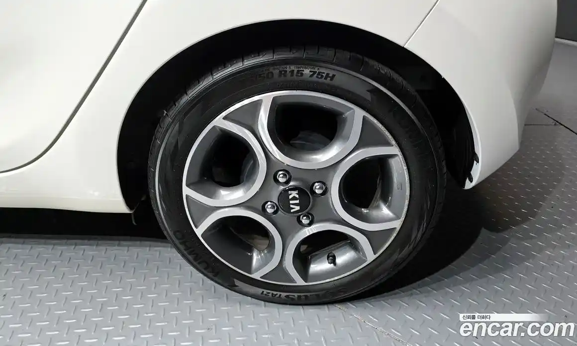 Kia Morning 2014 1.0 Автомат в Москве № 1173157, фото 5