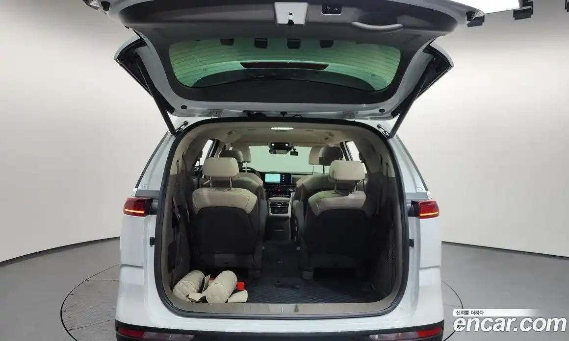 Kia Canival 2023 3.5 Автомат в Москве № 1173264, фото 20