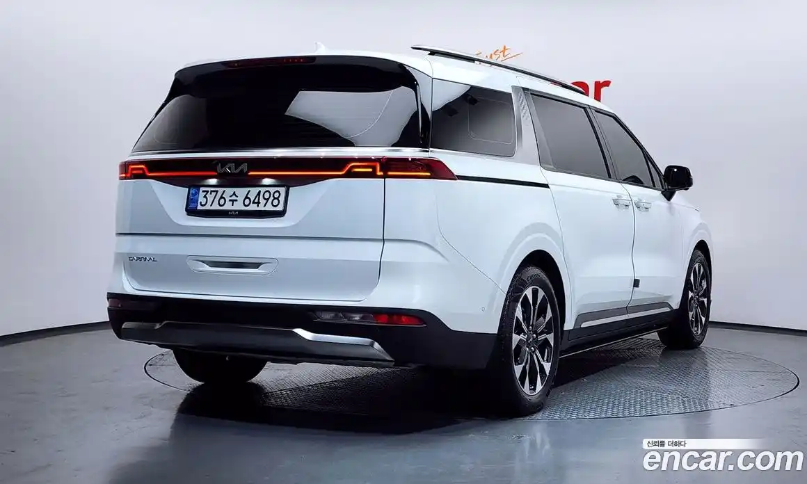 Kia Canival 2023 3.5 Автомат в Москве № 1173264, фото 2