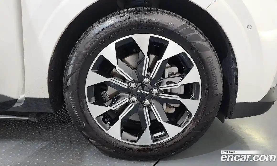 Kia Canival 2023 3.5 Автомат в Москве № 1173264, фото 5