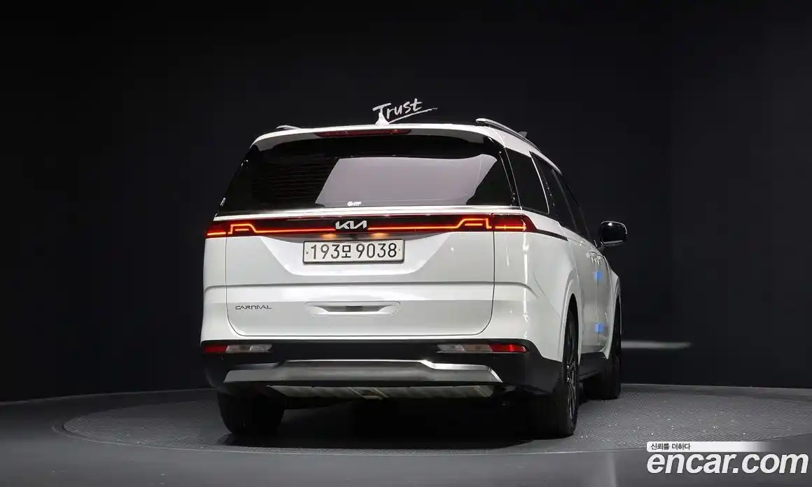 Kia Canival 2023 3.5 гидро в Москве № 114785, фото 4