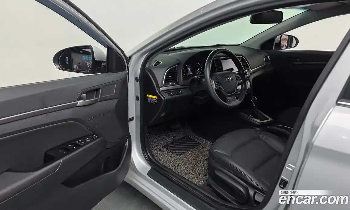 Hyundai Avante 2018 1.6 гидро в Москве № 1171568, фото 10