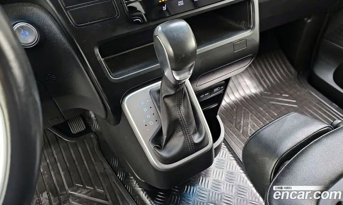 Hyundai Staria 2021 3.5 Автомат в Москве № 1172169, фото 9