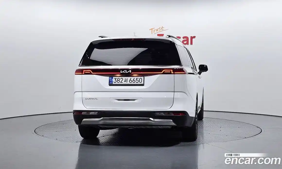Kia Canival 2023 2.2 гидро в Москве № 1172999, фото 4