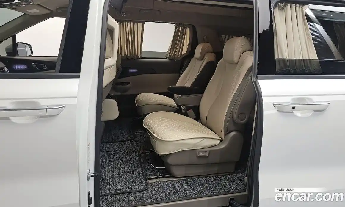 Kia Canival 2023 3.5 Автомат в Москве № 1173089, фото 11