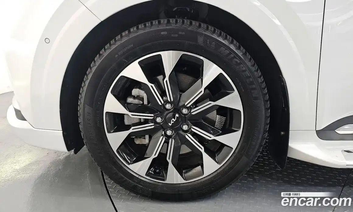 Kia Canival 2023 3.5 Автомат в Москве № 1173089, фото 5