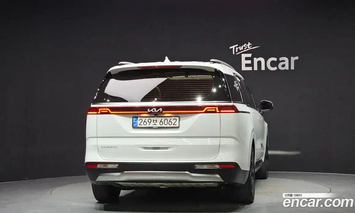 Kia Canival 2023 2.2 Автомат в Москве № 1173260, фото 4