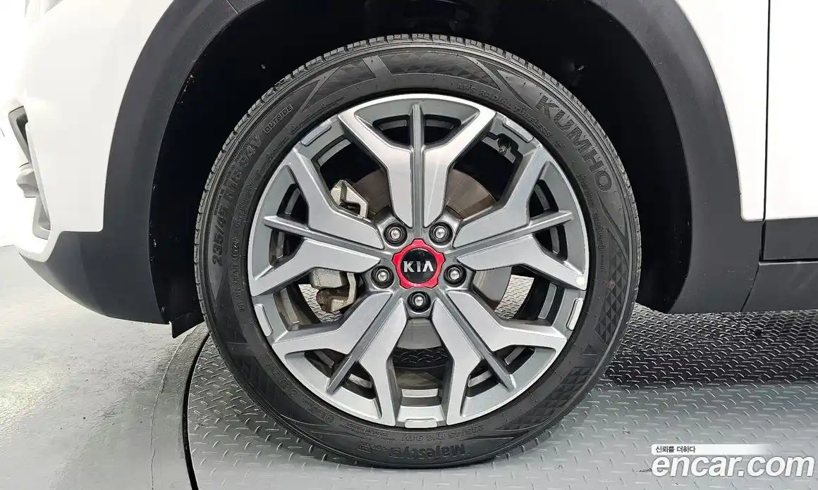 Kia Seltos 2020 1.6 Автомат в Москве № 1173320, фото 5