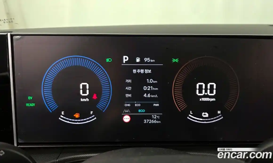 Hyundai Santa Fe 2024 1.6 Автомат в Москве № 1172067, фото 8