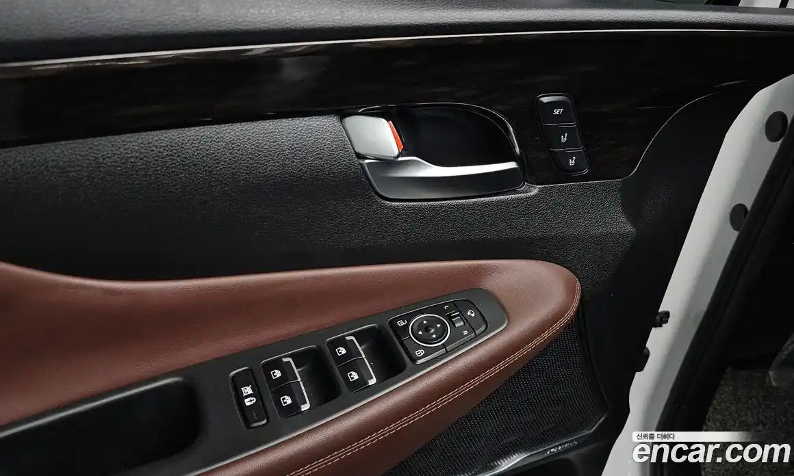 Hyundai Santa Fe 2018 2.0 Автомат в Москве № 1172091, фото 16