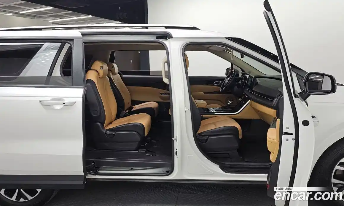 Kia Canival 2023 2.2 Автомат в Москве № 1172660, фото 11