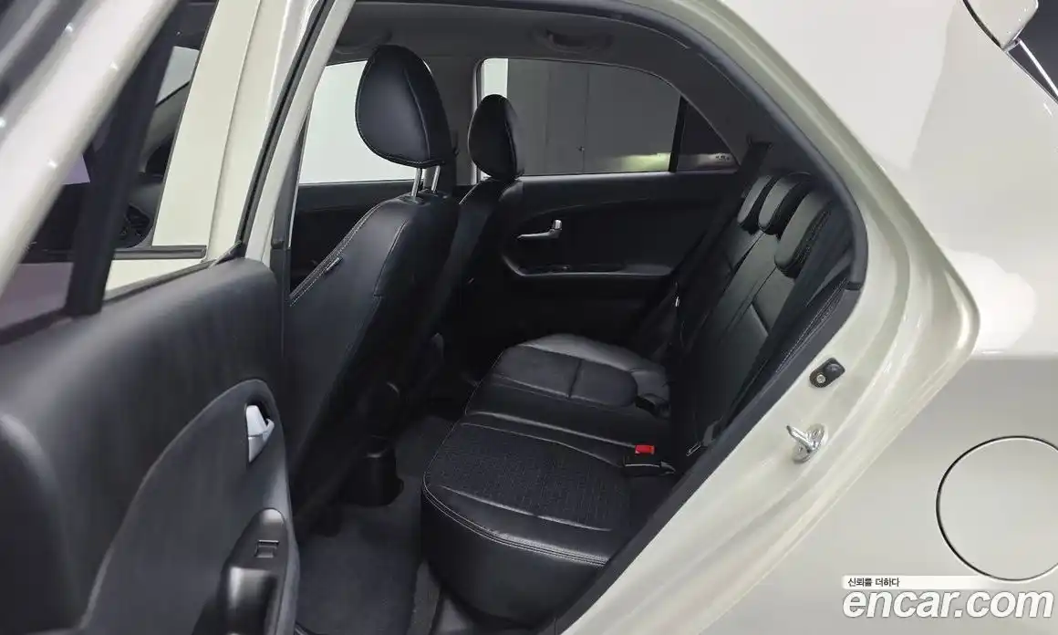 Kia Morning 2016 1.0 Автомат в Москве № 1173117, фото 11