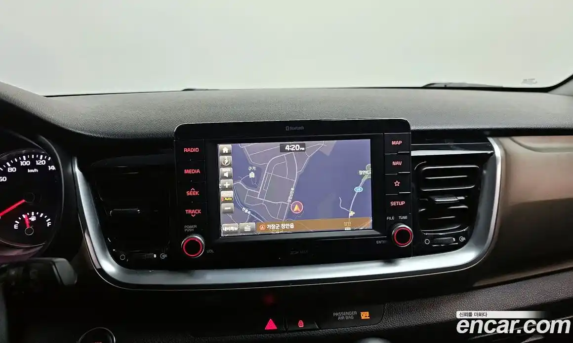 Kia Stonic 2018 1.4 Автомат в Москве № 1173128, фото 16