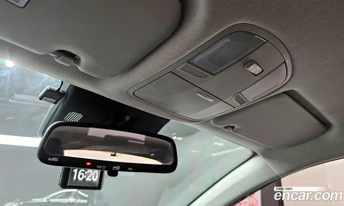 Kia Stonic 2018 1.4 Автомат в Москве № 1173128, фото 19