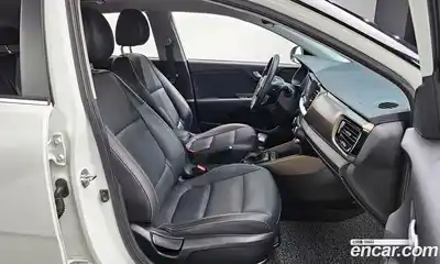 Kia Stonic 2018 1.4 Автомат в Москве № 1173128, миниатюра 10
