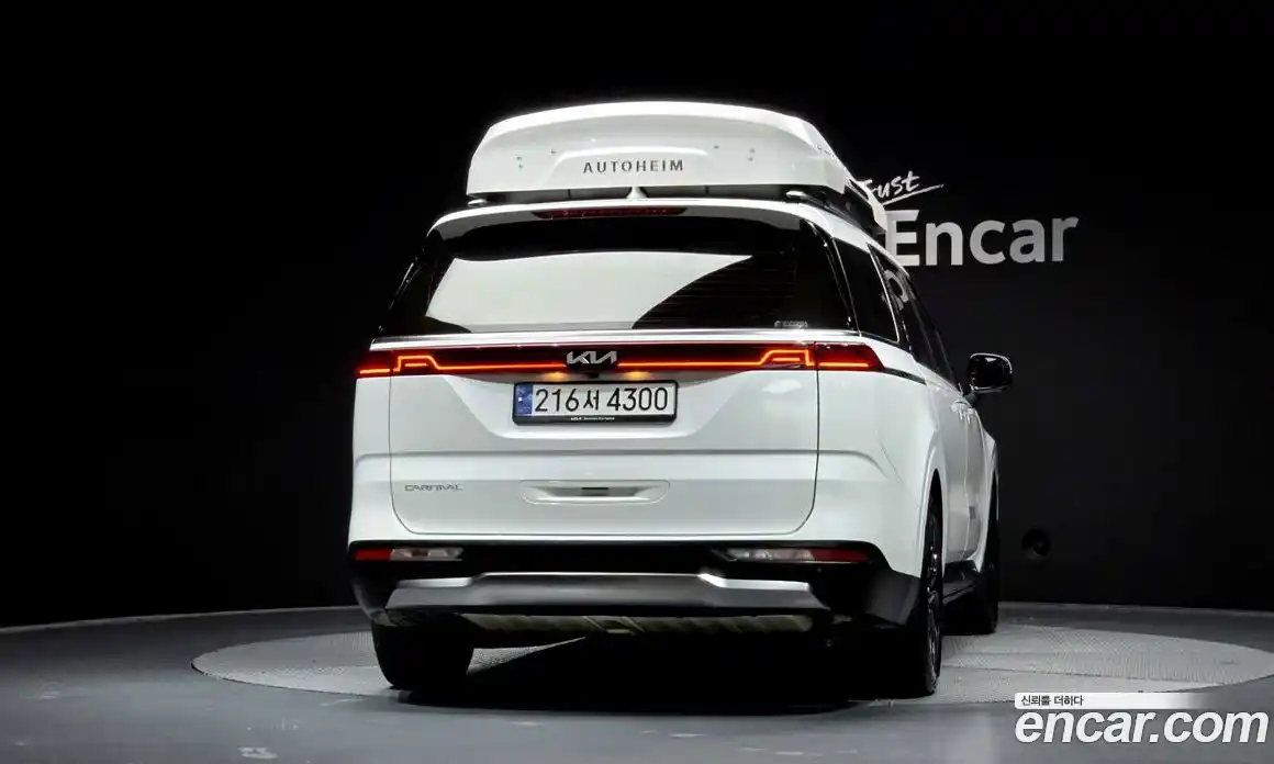 Kia Canival 2023 3.5 Автомат в Москве № 1173205, фото 4