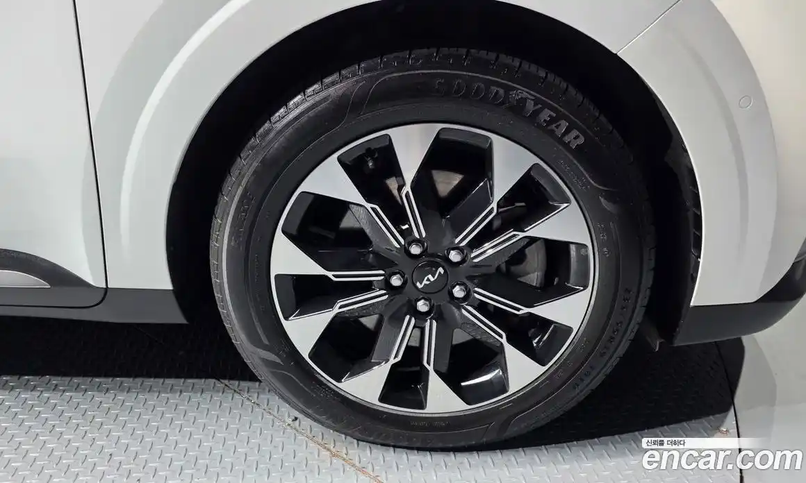 Kia Canival 2023 3.5 Автомат в Москве № 1173205, фото 5