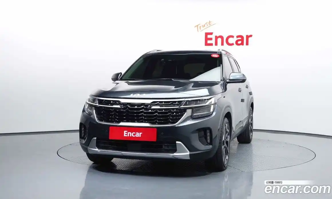 Kia Seltos 2023 1.6 Автомат в Москве № 1173282, фото 3