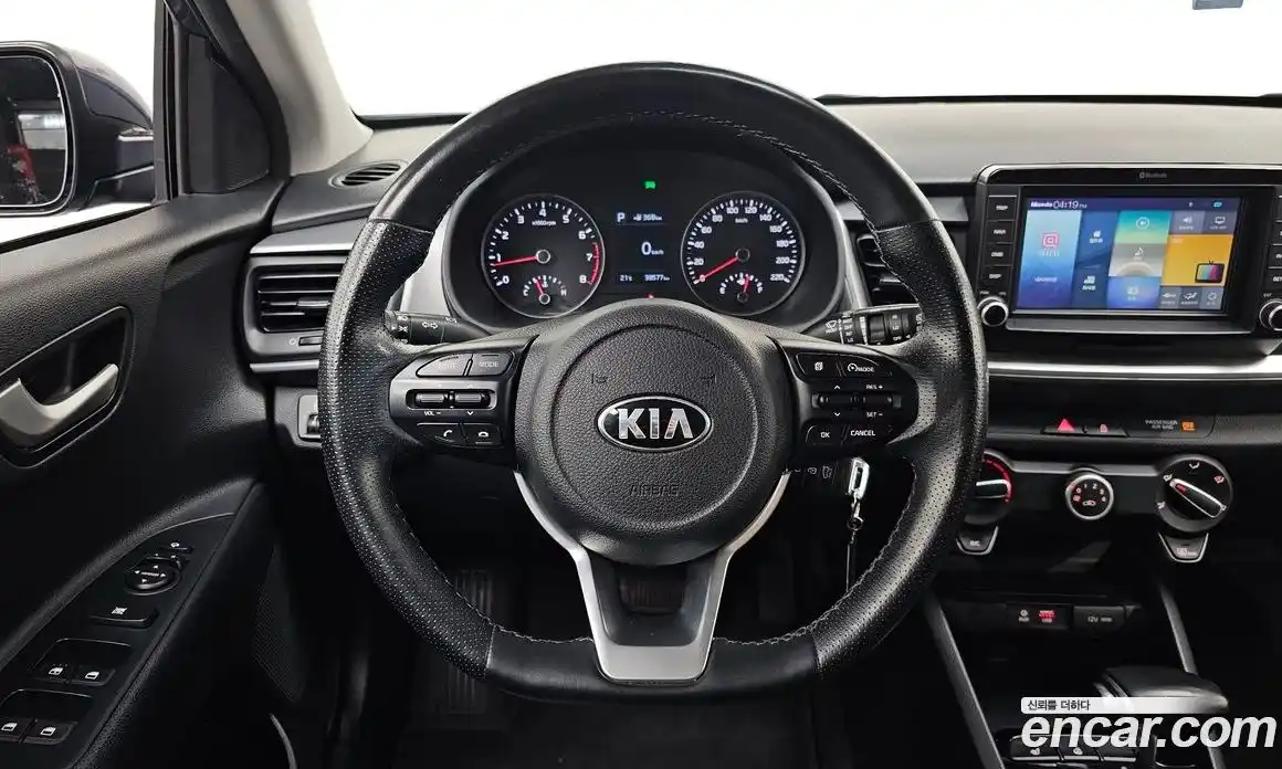 Kia Stonic 2018 1.4 Автомат в Москве № 1173304, фото 12