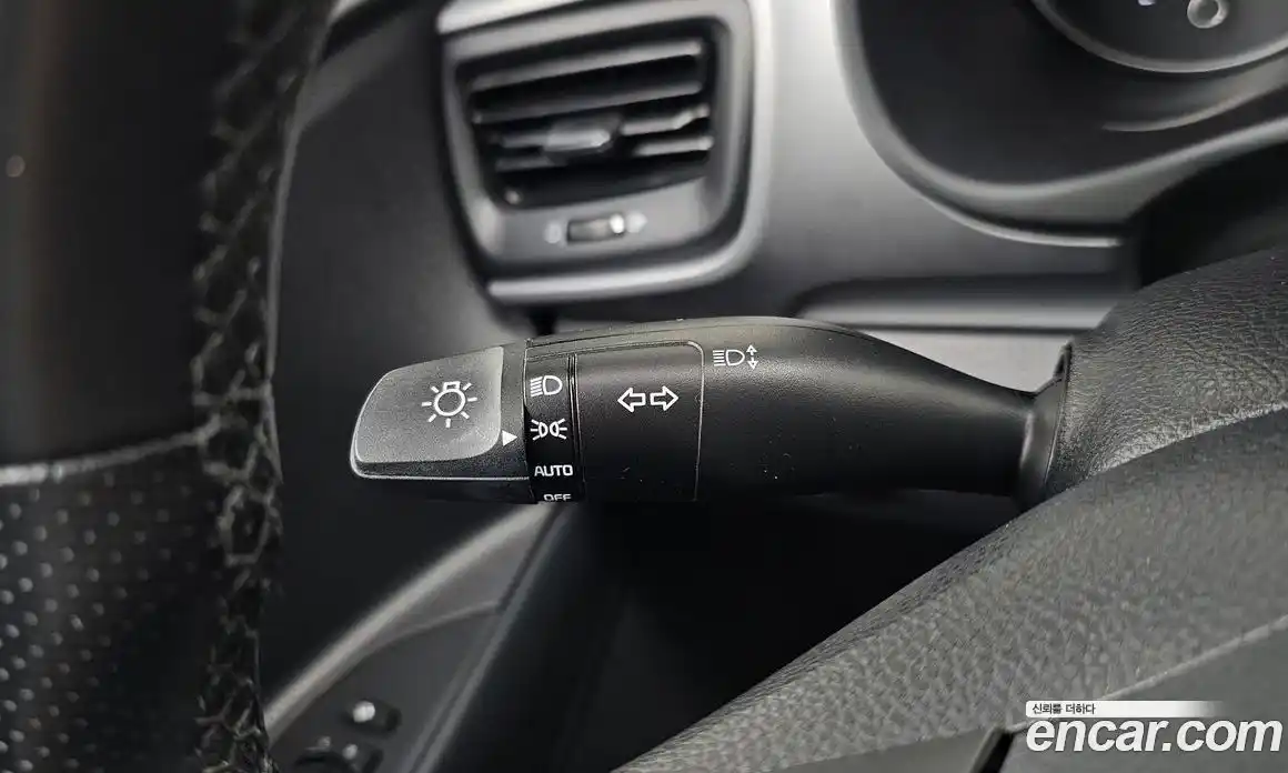 Kia Stonic 2018 1.4 Автомат в Москве № 1173304, фото 17