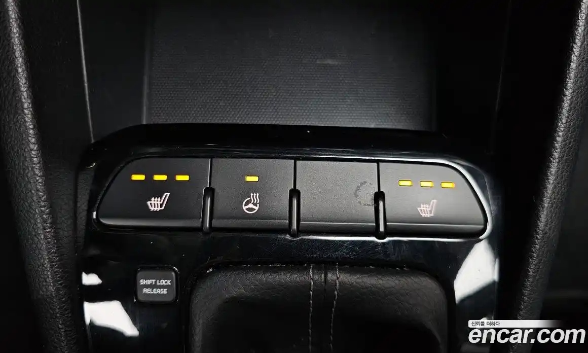 Kia Stonic 2018 1.4 Автомат в Москве № 1173304, фото 18