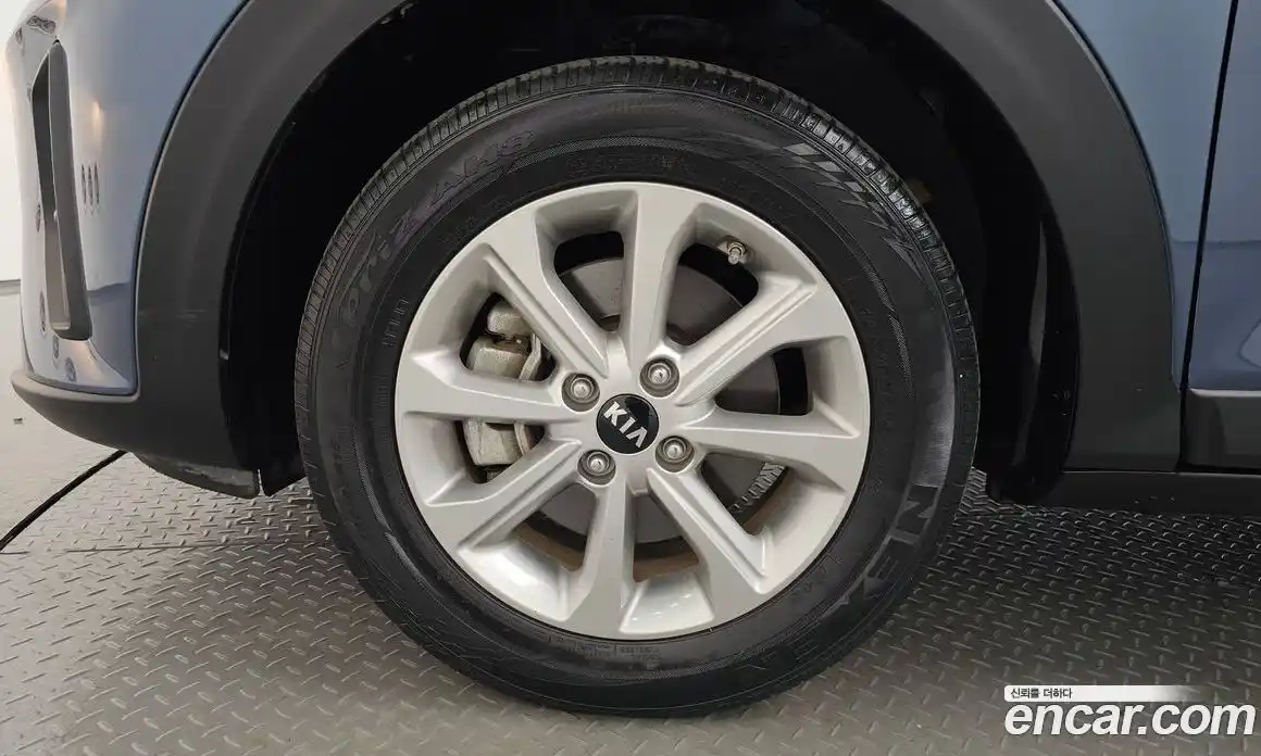 Kia Stonic 2018 1.4 Автомат в Москве № 1173304, фото 4