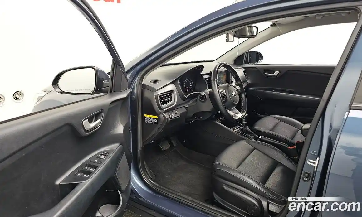 Kia Stonic 2018 1.4 Автомат в Москве № 1173304, фото 9