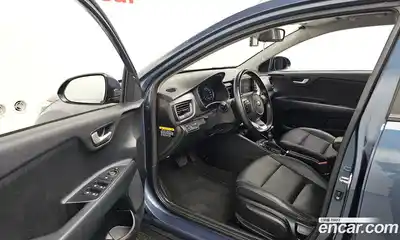 Kia Stonic 2018 1.4 Автомат в Москве № 1173304, миниатюра 9
