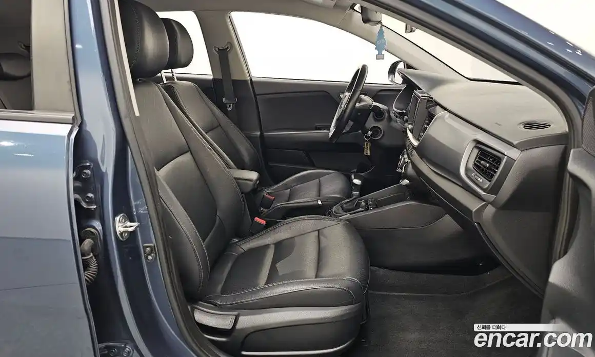 Kia Stonic 2018 1.4 Автомат в Москве № 1173304, фото 10