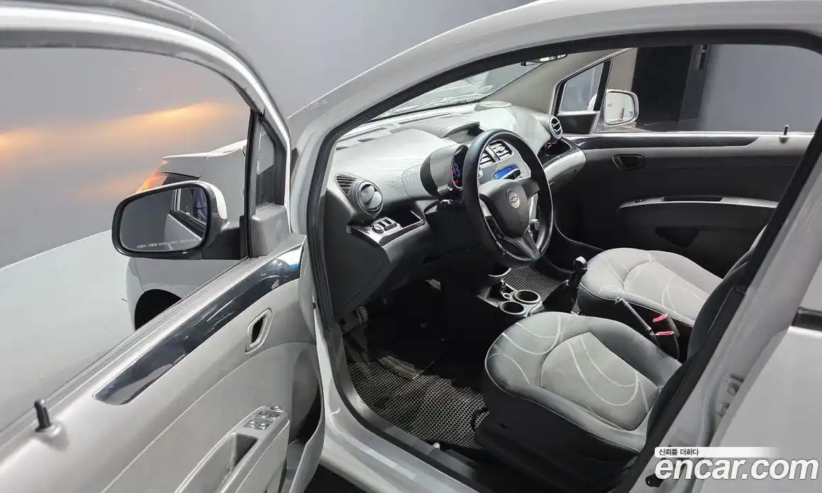 Chevrolet Spark 2012 1.0 Механическая в Москве № 1190181, фото 11