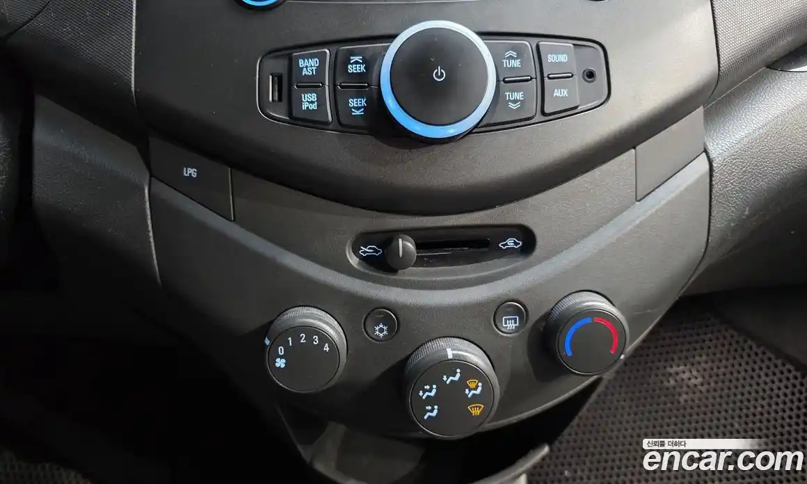 Chevrolet Spark 2012 1.0 Механическая в Москве № 1190181, фото 15