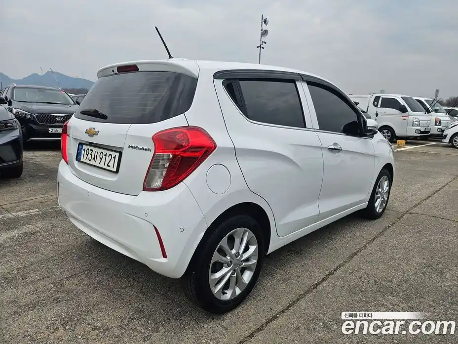 Chevrolet Spark 2022 1.0 Автомат в Москве № 1190385, фото 2