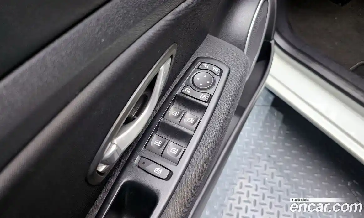 Renault SM3 2013 1.6 гидро в Москве № 1191155, фото 17
