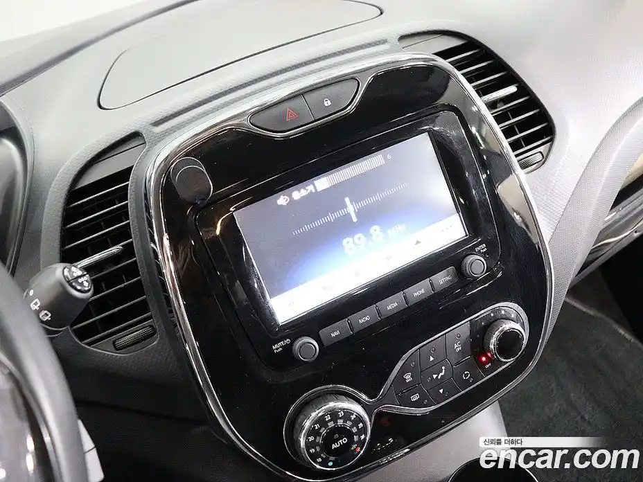 Renault QM3 2015 1.5 гидро в Москве № 1191114, фото 15