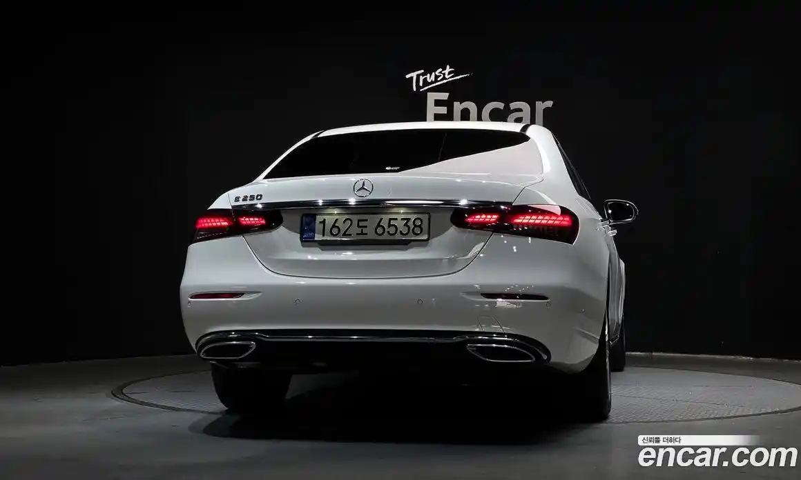 Mercedes-Benz E-Class 2022 2.0 гидро в Москве, фото 4