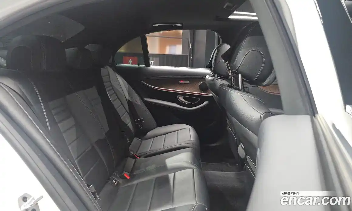 Mercedes-Benz E-Class 2023 2.0 гидро в Москве, фото 12