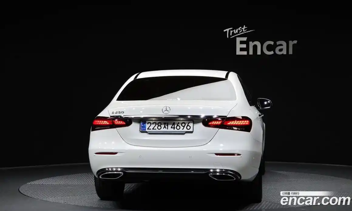 Mercedes-Benz E-Class 2023 2.0 гидро в Москве, фото 4