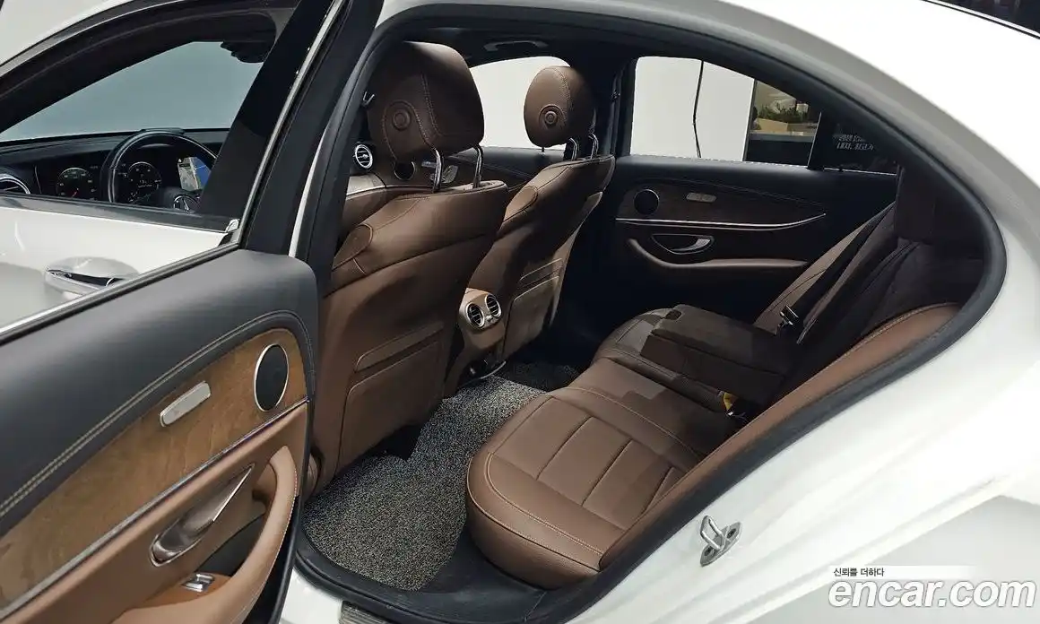 Mercedes-Benz E-Class 2021 2.0 гидро в Москве, фото 12