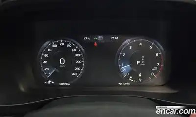 Volvo XC40 2021 2.0 гидро в Москве № 1195950, миниатюра 8