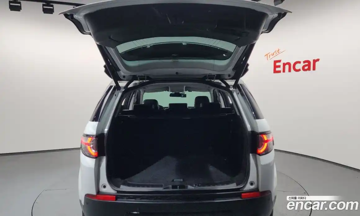 Land Rover Discovery Sport 2019 2.0 гидро в Москве № 1196685, фото 20