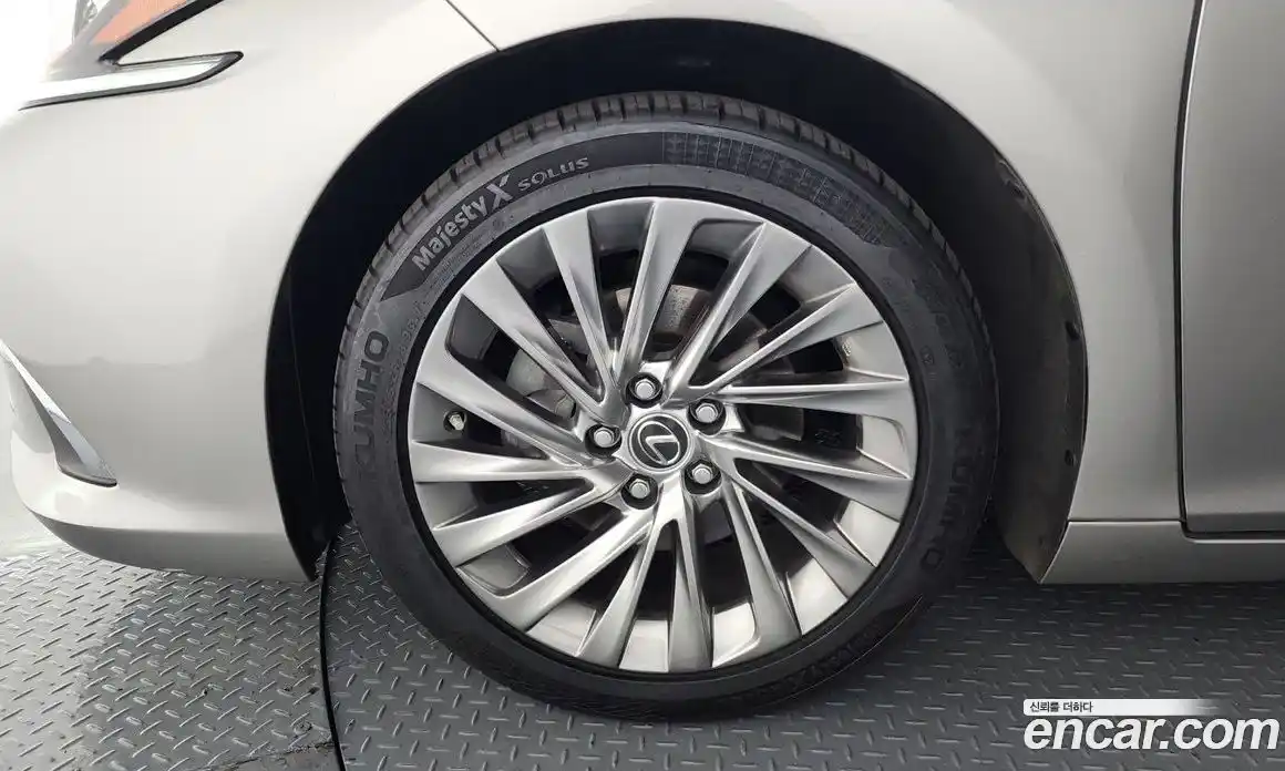 Lexus ES 2019 2.5 гидро в Москве № 1197679, фото 5