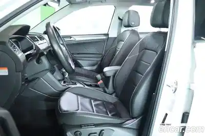 Volkswagen Tiguan 2023 2.0 гидро в Москве № 1197834, миниатюра 7