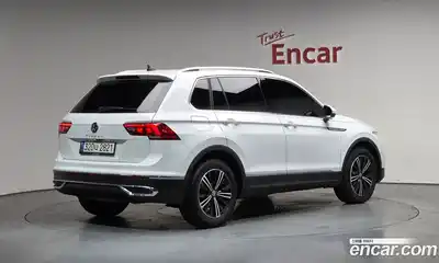 Volkswagen Tiguan 2022 2.0 гидро в Москве № 1197917, миниатюра 2