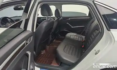 Volkswagen Passat 2018 2.0 гидро в Москве № 1197969, миниатюра 12