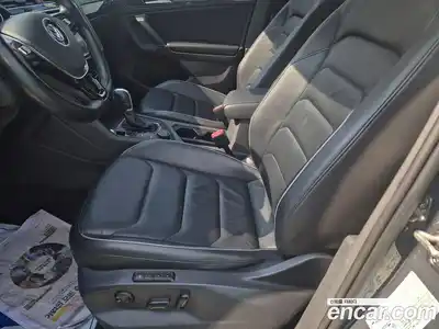 Volkswagen Tiguan 2018 2.0 гидро в Москве № 1198374, миниатюра 9