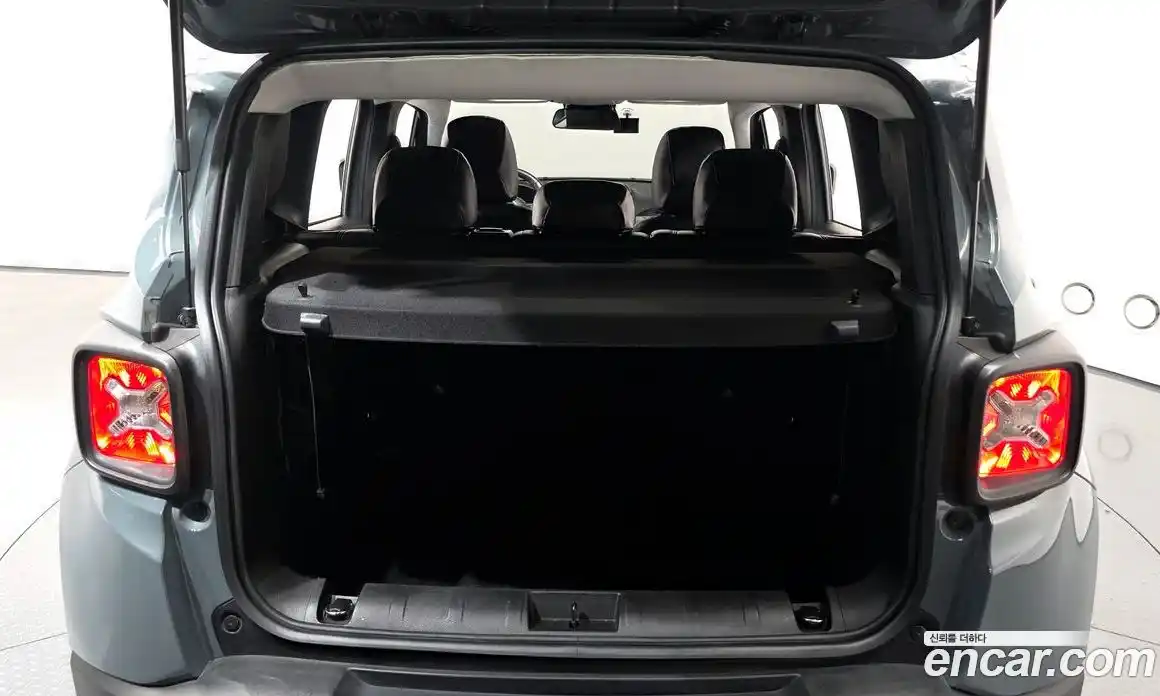 Jeep Renegade 2016 2.4 гидро в Москве № 1198575, фото 20